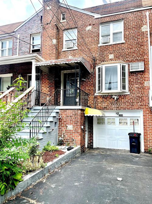 2944 Lurting Ave, Bronx, NY, 10469-4016 | Card Image