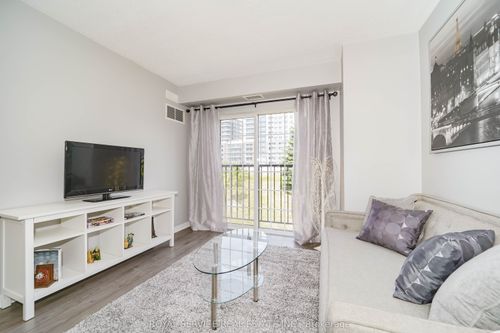 207-90 Aspen Springs Dr, Clarington, ON, L1C5N3 | Card Image