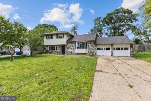 215 Dolores Dr, CINNAMINSON, NJ, 08077-3201 | Card Image