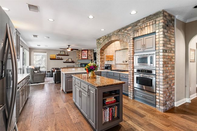 102 Cheerful Ct, House other with 4 bedrooms, 3 bathrooms and 6 parking in Lakeway TX | Image 9