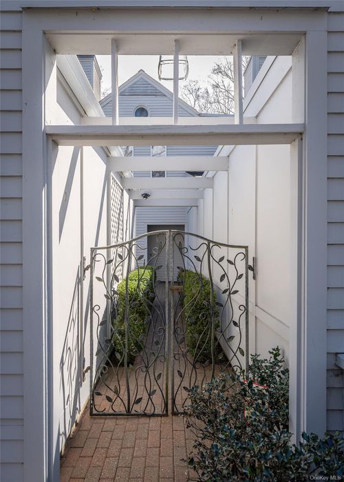 29 Beechwood Way, Briarcliff Manor, NY, 10510-2405 | Card Image