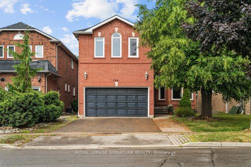 584 Doubletree Lane, Newmarket, ON, L3X2K6 | Card Image