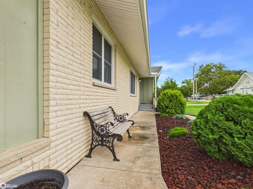 816 Orchard St, Donnellson, IA, 52625-9447 | Card Image
