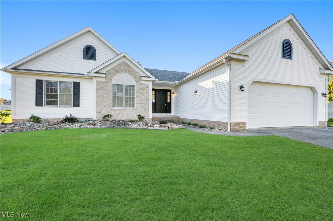 Withington Ave, Uniontown, OH 44685