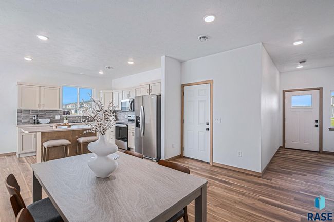 5401 S Teskey Pl, Townhouse with 3 bedrooms, 3 bathrooms and null parking in Sioux Falls SD | Image 6