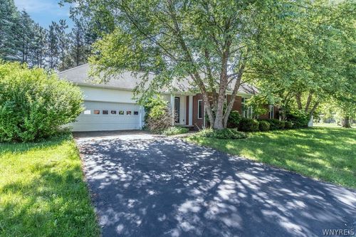 15 Brookshire Ct, East Amherst, NY, 14051-2240 | Card Image