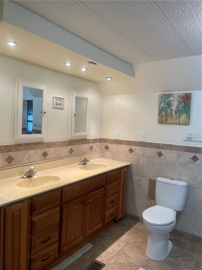 Primary Bathroom | Image 19