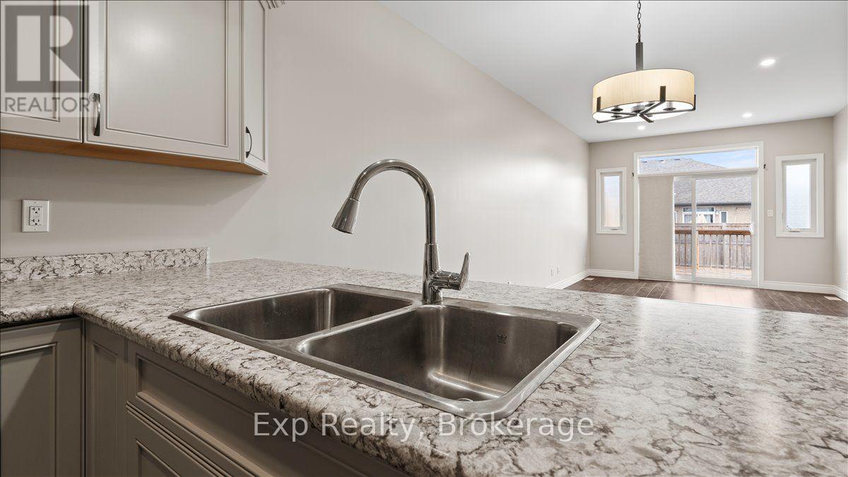 Residential Lease in Belleville (Thurlow Ward) 3