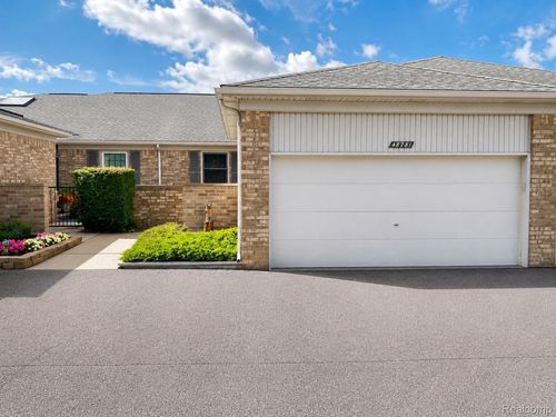 48781 Mill Bank Ct, Shelby Township, MI, 48315-4309 | Card Image