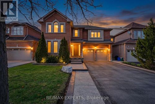 8 Ferdinand Avenue, Vaughan (Vellore Village), ON, L6A2Z2 | Card Image