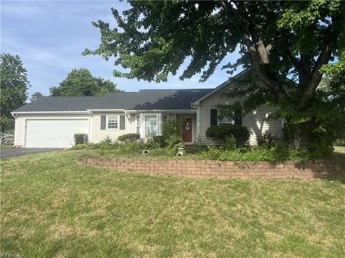 165 River Crest Ct, Clemmons, NC, 27012-7296 | Card Image
