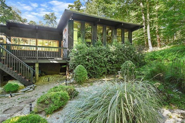 Landscaped front | Image 6