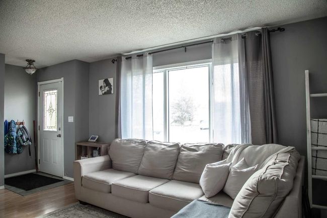 10513 106 Street, House other with 4 bedrooms, 2 bathrooms and 4 parking in High Level AB | Image 5