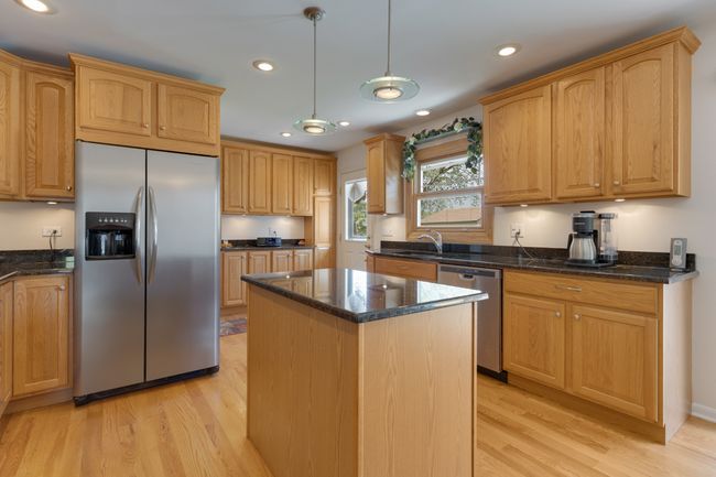 298 Fern Dr, House other with 3 bedrooms, 2 bathrooms and 2 parking in Elk Grove Village IL | Image 6