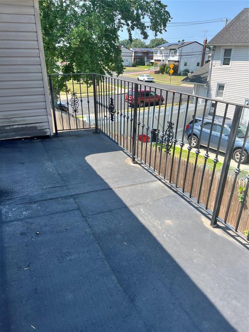 10 Pinebrook Ave, West Hempstead, NY, 11552-4312 | Card Image