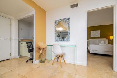 1114 - 5225 Collins Ave, Condo with 2 bedrooms, 2 bathrooms and null parking in Miami Beach FL | Image 3