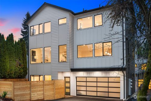 3633 Ne 120th St, Seattle, WA, 98125-5749 | Card Image