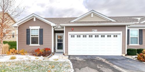 911 Darwin St, North Aurora, IL, 60542-1279 | Card Image