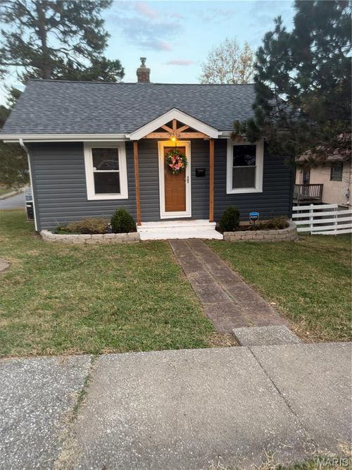 2236 Wallis Ave, Saint Louis, MO, 63114-3527 | Card Image