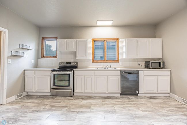 Kitchen | Image 12
