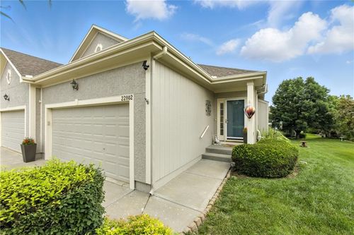 22802 W 72nd Ter, Shawnee, KS, 66227-2634 | Card Image