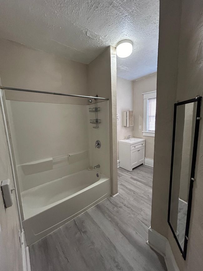 8Bathroom | Image 18