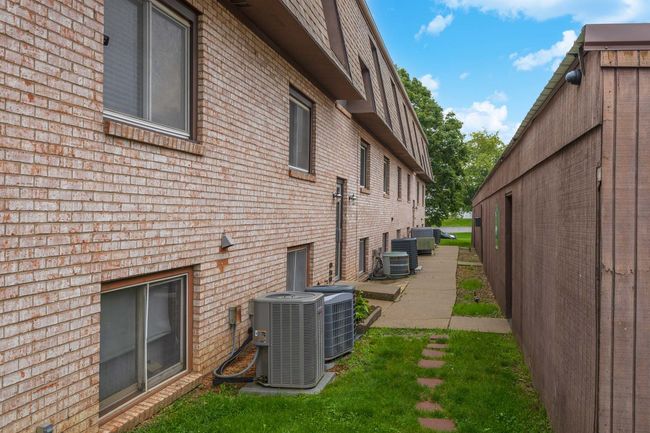 APT-20 - 109 Urban St, Home with 2 bedrooms, 1 bathrooms and 1 parking in Bloomington IL | Image 24