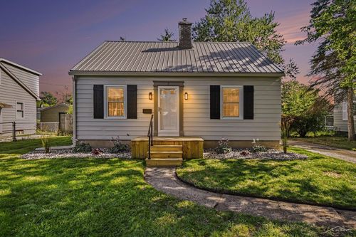 7 Southlawn Ct, Saginaw, MI, 48602-1817 | Card Image
