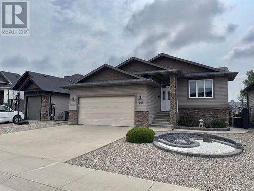 565 Edinburgh Rd W, Lethbridge, AB, T1J4E2 | Card Image