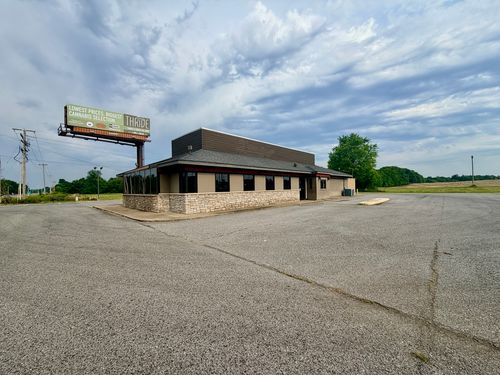 2047 E 5th St, Metropolis, IL, 62960-3109 | Card Image