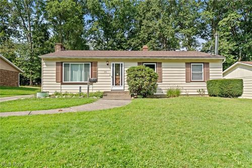 3742 Seneca St, Stow, OH, 44224-4138 | Card Image