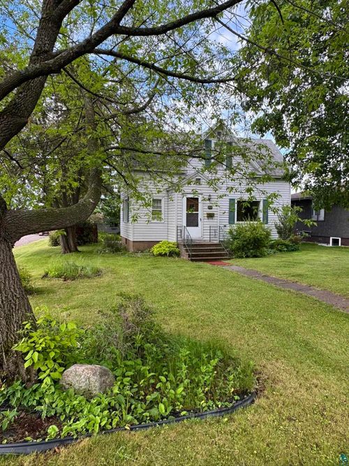 402 10th Ave, Two Harbors, MN, 55616 | Card Image