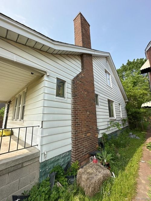 9357 Birwood St, Detroit, MI, 48204-2642 | Card Image