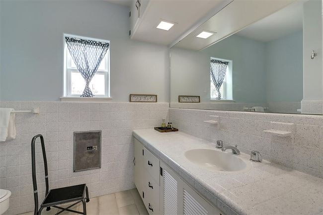 1010 First St Street, House other with 6 bedrooms, 4 bathrooms and 8 parking in Bayside TX | Image 28