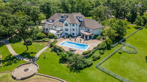10 Old Hart Rd, Barrington, IL, 60010-2628 | Card Image