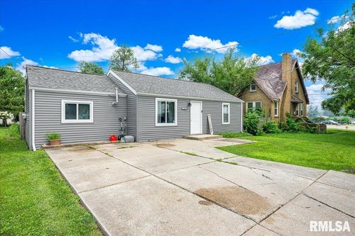 104 Cherry Ln, Washington, IL, 61571-1710 | Card Image