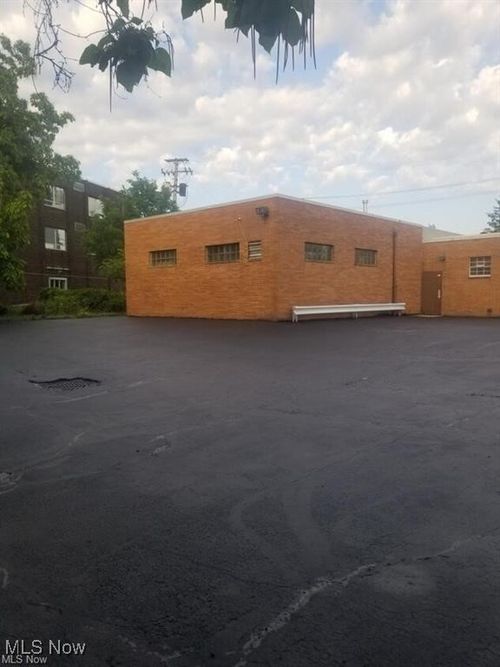 5522 Pearl Rd, Parma, OH, 44129-2527 | Card Image