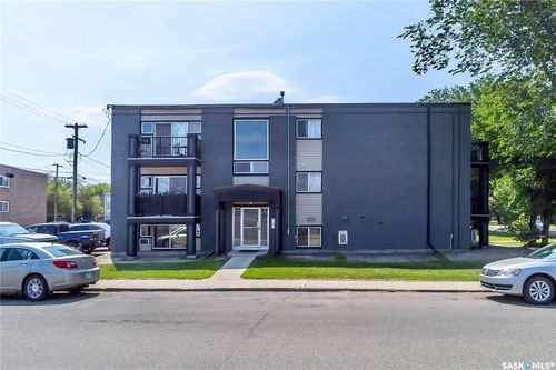 303-2613 Broadway Ave, Saskatoon, SK, S7J0Z7 | Card Image