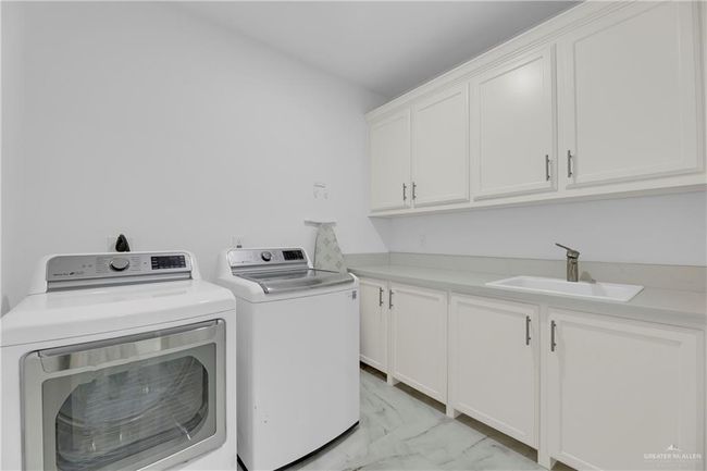 911 Platinum St, House other with 4 bedrooms, 3 bathrooms and 2 parking in Palmview TX | Image 10