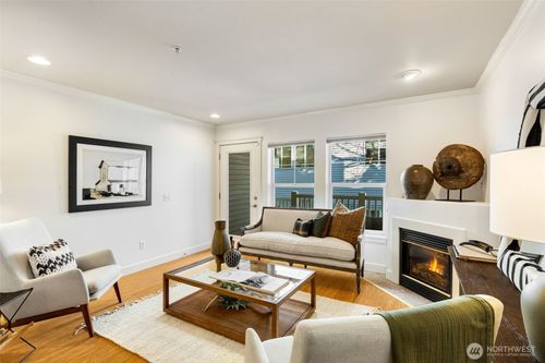 206 24th Ave E, Seattle, WA, 98112-5404 | Card Image