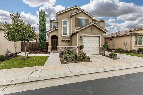 2047 E Makenna Dr, Fresno, CA, 93730-3424 | Card Image