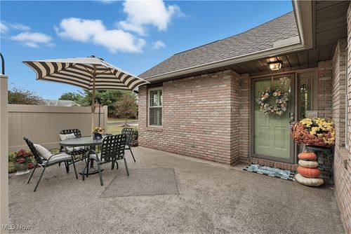 1625 Queens Gate Cir, Cuyahoga Falls, OH, 44221-5333 | Card Image