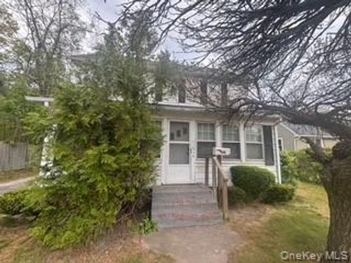 914 Osborn Ave, Riverhead, NY, 11901-2933 | Card Image