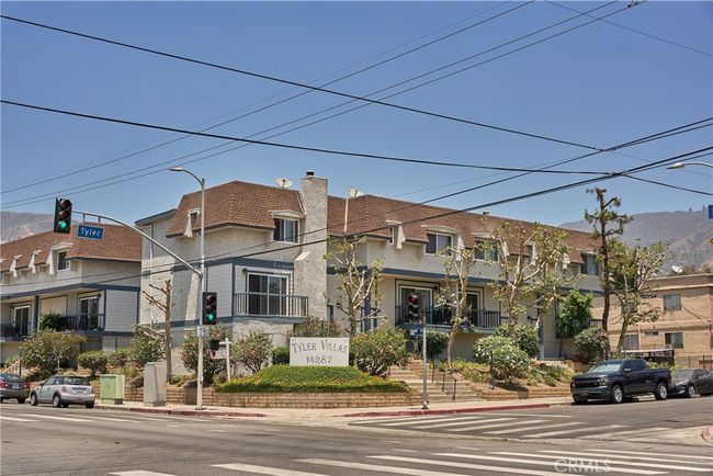 UNIT-33 - 14287 Foothill Blvd, Townhouse with 3 bedrooms, 3 bathrooms and 2 parking in Sylmar CA | Image 29