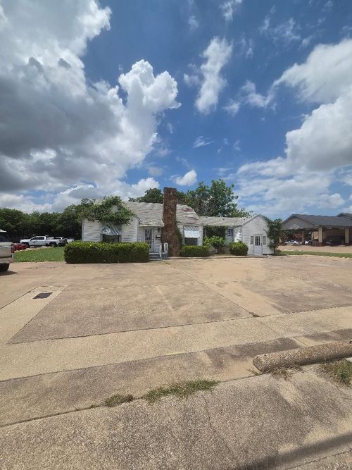 3217 Denton Hwy, Haltom City, TX, 76117-3718 | Card Image