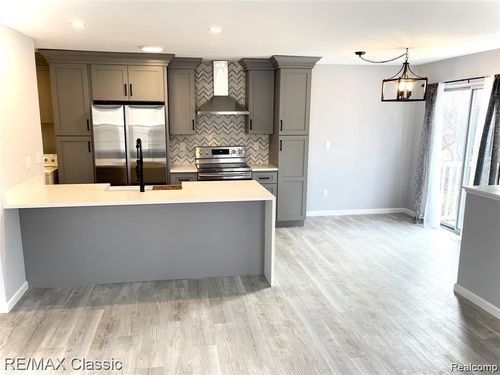 337 Neptune Dr, Walled Lake, MI, 48390-3664 | Card Image