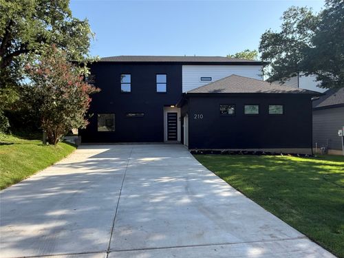 210 Silverleaf Dr, Fort Worth, TX, 76112-1131 | Card Image