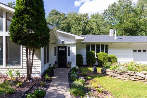 17 Molland Dr, Rhinebeck, NY, 12572-3002 | Card Image