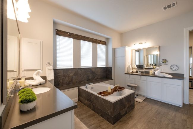 Master Bath | Image 6
