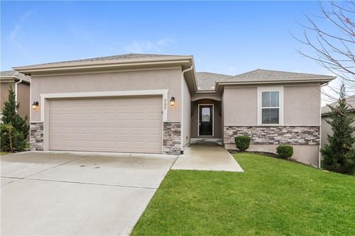 211 Ne Kim Ct, Grain Valley, MO, 64029-7813 | Card Image